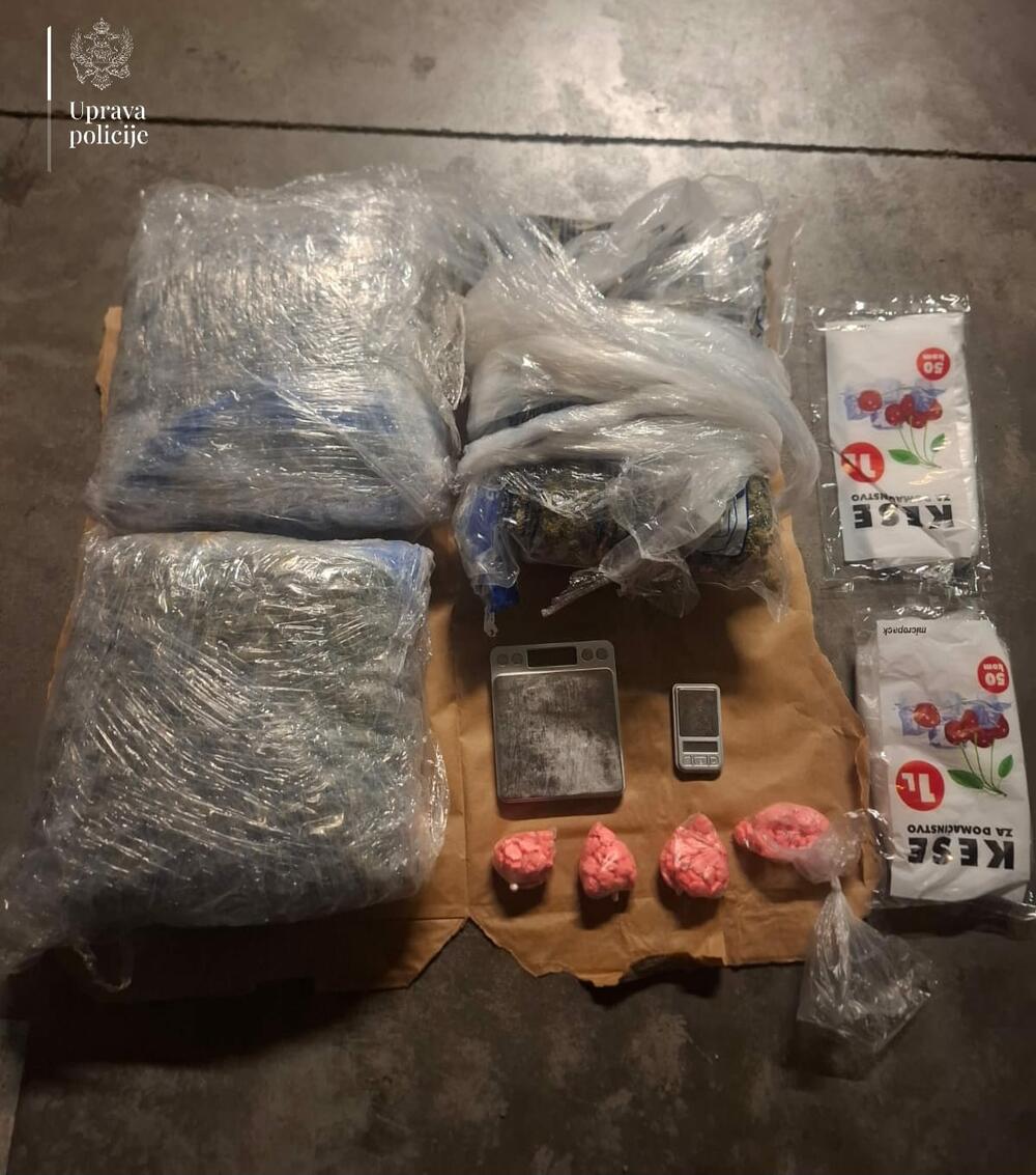 <p>Iz Uprave policije saopštili su da su službenici Odjeljenja bezbjednosti Podgorica u saradnji sa službenicima Sektora za borbu protiv kriminala realizovali ciljanu akciju usmjerenu na suzbijanje djelovanja organizovanih kriminalnih grupa i sa njima povezanih operativno interesantnih lica, sprečavanje neovlašćene proizvodnje, držanja i stavljanja u promet opojnih droga, kao i identifikaciju i procesuiranje lica koja se bave tzv. uličnom distribucijom narkotika</p>