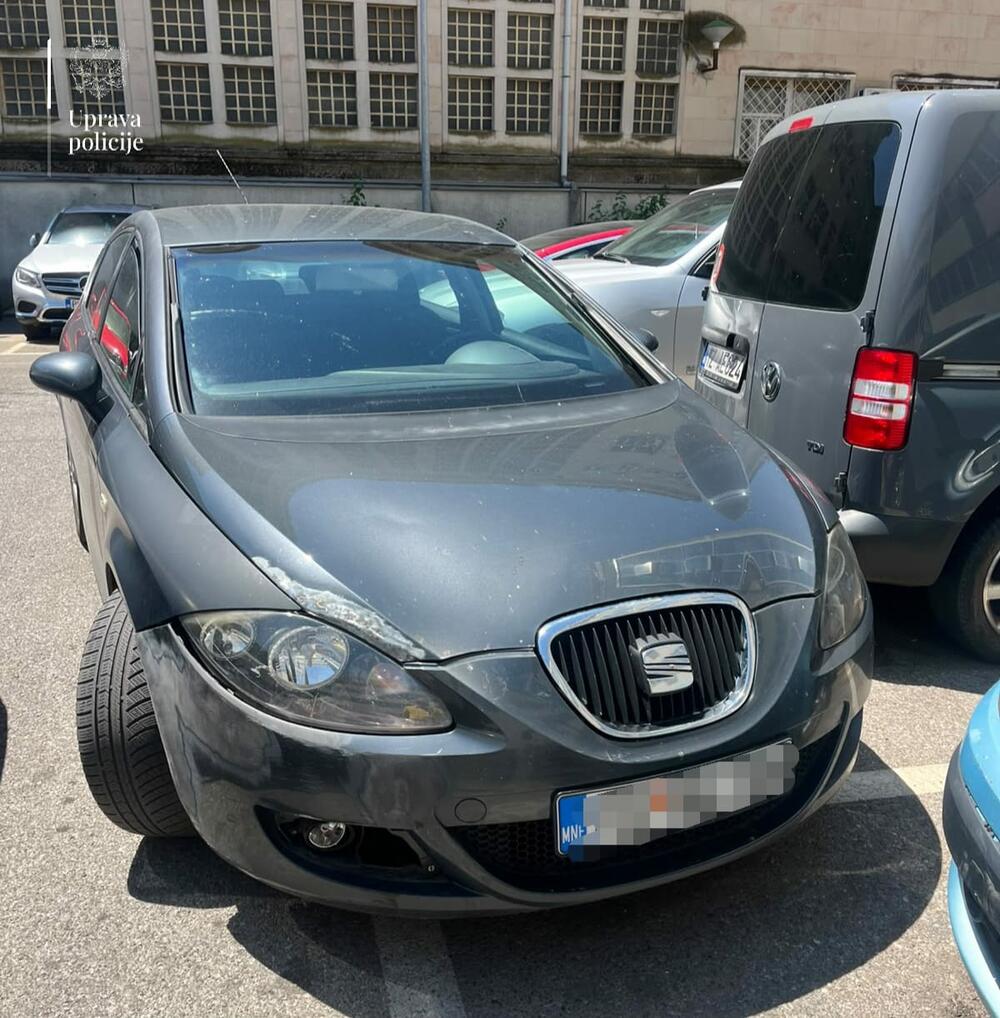 <p>Iz Uprave policije saopštili su da su službenici Odjeljenja bezbjednosti Podgorica u saradnji sa službenicima Sektora za borbu protiv kriminala realizovali ciljanu akciju usmjerenu na suzbijanje djelovanja organizovanih kriminalnih grupa i sa njima povezanih operativno interesantnih lica, sprečavanje neovlašćene proizvodnje, držanja i stavljanja u promet opojnih droga, kao i identifikaciju i procesuiranje lica koja se bave tzv. uličnom distribucijom narkotika</p>