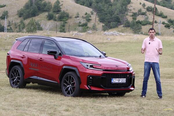 За рулём: Toyota RAV4 на тест-драйве.