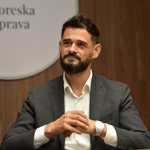 Laketić "Vijesti" için röportajda şunları söyledi: Faiz ve kontroller vergi yükünü artırdı...