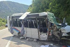 Jedna osoba poginula, 17 povrijeđenih u udesu na putu Kotor -...