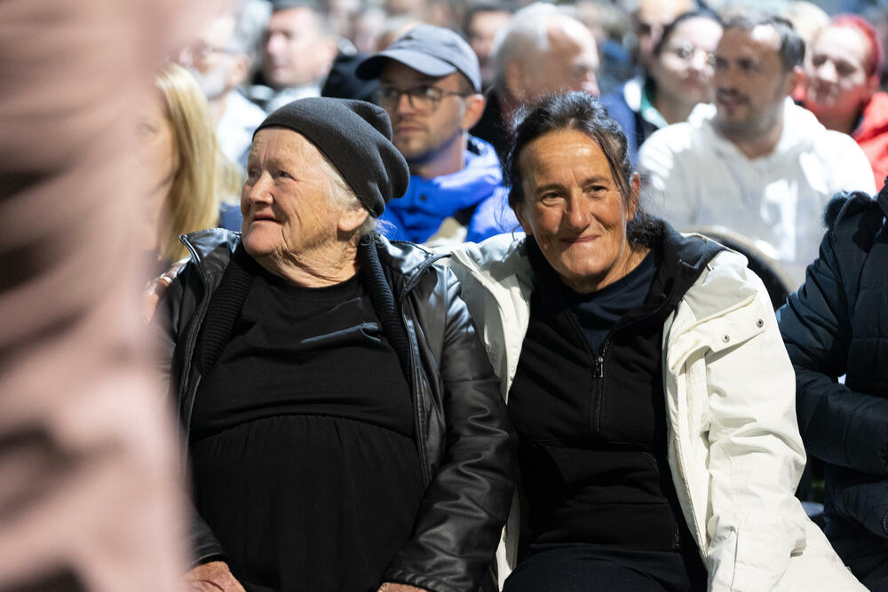 <p>"Kada autori i producenti osam godina rade na jednom filmu, koji potom doživi međunarodna prikazivanja i priznanja, poseban je trenutak kada se taj film vrati na mjesto na kojem je sniman, na 1.720 metara nadmorske visine", kazala je direktorica Filmskog centra Crne Gore Aleksandra Božović</p>