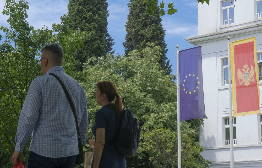 Zemlja bez ljudi u njoj nikom ne služi: (ilustracija)