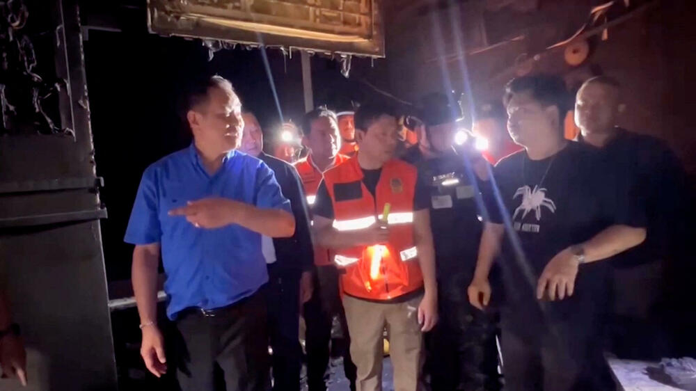 <p>U incidentu u pabu povrijeđene su 63 osobe, od kojih 22 teško, i one su hospitalizovane, izjavio je Surijačaj Ravivan, direktor Odjeljenja za prevenciju i ublažavanje posljedica katastrofa gradske uprave Bangkoka.</p>
