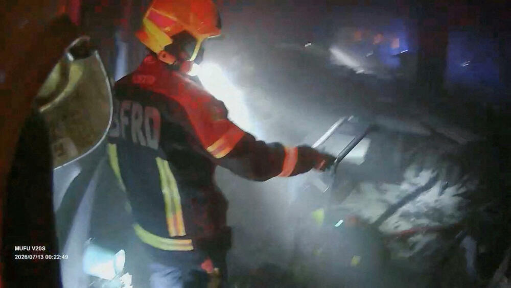 <p>U incidentu u pabu povrijeđene su 63 osobe, od kojih 22 teško, i one su hospitalizovane, izjavio je Surijačaj Ravivan, direktor Odjeljenja za prevenciju i ublažavanje posljedica katastrofa gradske uprave Bangkoka.</p>