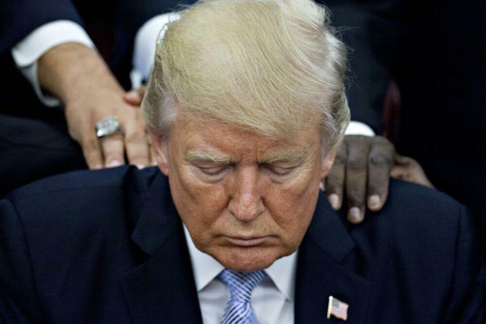Donald Tramp tokom jedne od molitvi u Bijeloj kući, Foto: Andrew Harrer/Bloomberg via Getty Images
