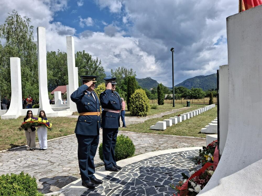 <p>Sa Breze je poručeno da je 13. jul "nesumnjivo jedan od najvažnijih datuma u bogatoj istoriji Crne Gore, od Berlinskog kongresa 1878. godine, kao i od prvog organizovanog ustanka protiv fašizma u porobljenoj Evropi 1941. godine"</p>
