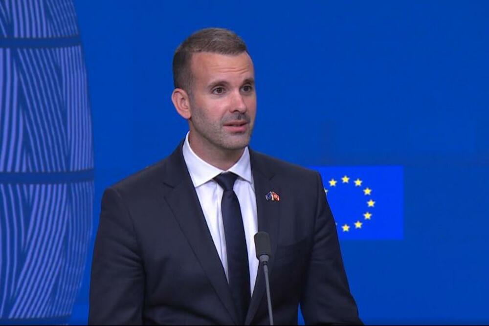 Štrik na još dva poglavlja; Kos: I ako ne zatvori sva do kraja...