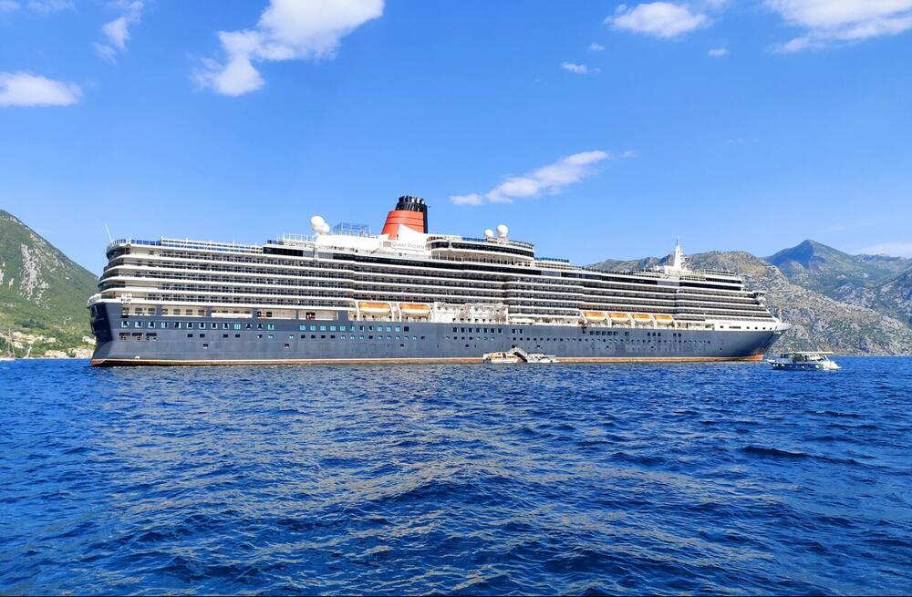 &ldquo;Queen Victoria&rdquo; na sidrištu Luke Kotor, Foto: Siniša Luković