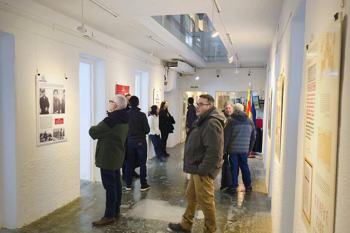 Fotografija uz vijest: Izložbe Matice crnogorske otvorene u Ušuaji povodom Dana državnosti