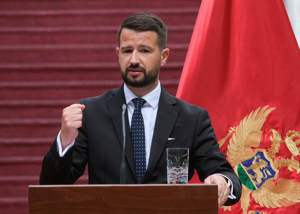Pravna zbrka zbog "igranja" sa Ustavom