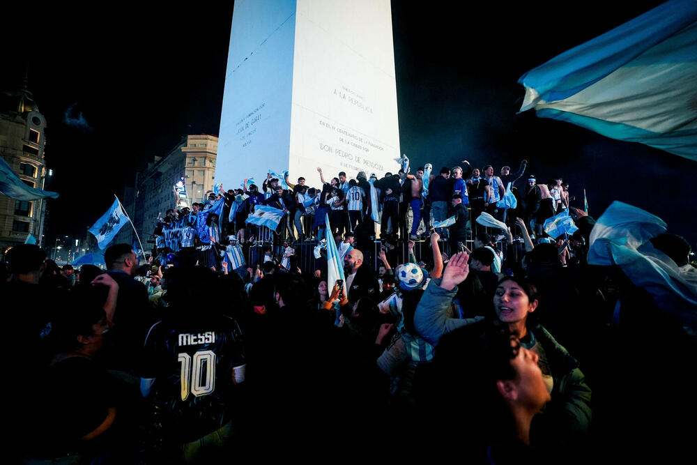 <p>Fudbal je u Argentini više od sporta, a kada se preko velikog rivala izbori novo finale Svjetskog prvenstva onda je "ludnica" još veća.<br /> </p>