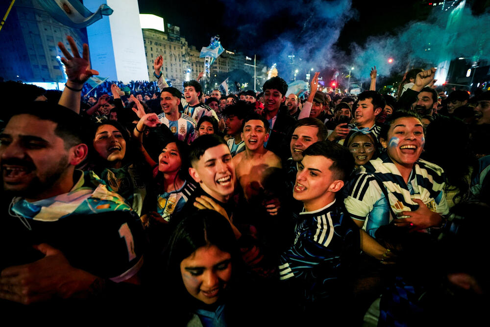 <p>Fudbal je u Argentini više od sporta, a kada se preko velikog rivala izbori novo finale Svjetskog prvenstva onda je "ludnica" još veća.<br /> </p>