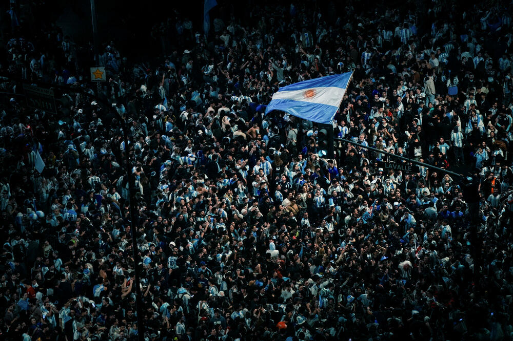 <p>Fudbal je u Argentini više od sporta, a kada se preko velikog rivala izbori novo finale Svjetskog prvenstva onda je "ludnica" još veća.<br /> </p>