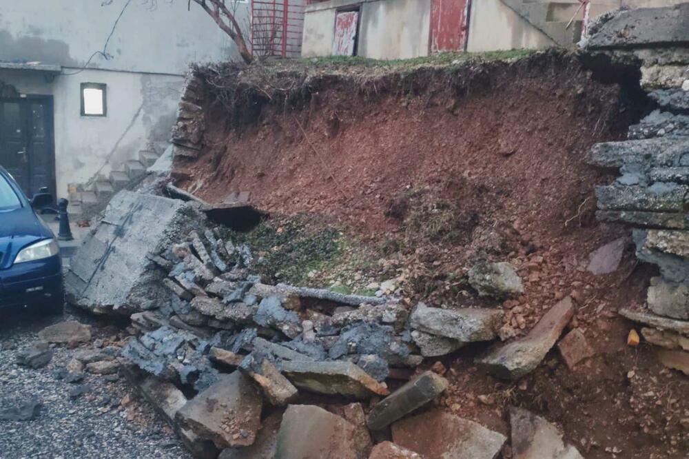 Urušeni zid u Kozaračkoj ulici, Foto: Privatna arhiva