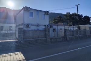 Počela instalacija građevinsko-sanitarnih kontejnera u koje će se...