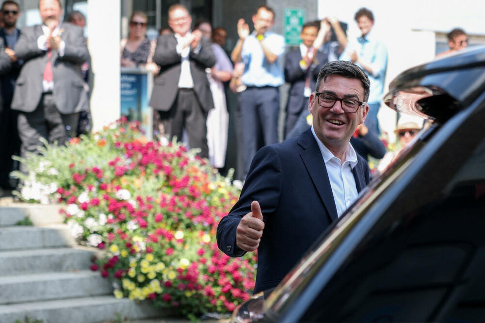 <p>Obraćajući se okupljenim visokim funkcionerima Laburističke partije i njenim pristalicama, Endi Barnam je rekao da zemlja "vapi za novom politikom". Međutim, upozorio je i da je ovo laburistima "posljednja prilika za promjene" i da stranka mora da ih sprovede zajedno, kao jedinstven pokret</p>