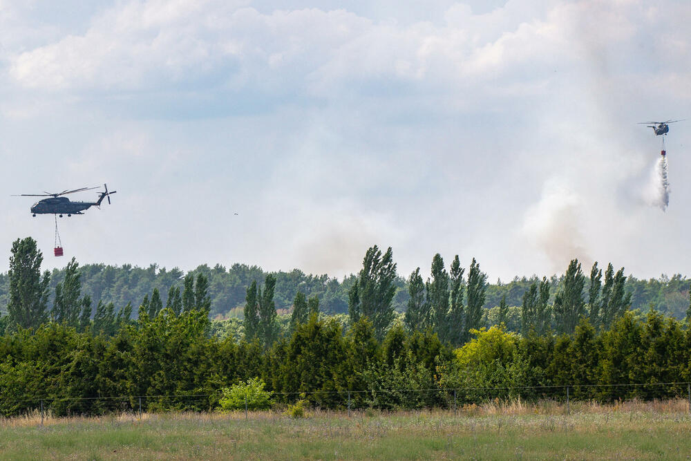 <p>Španska meteorološka služba upozorila je da će temperature od subote ponovo rasti, a da bi naredne sedmice u pojedinim djelovima Andaluzije i Kastilje-La Manče mogle da dostignu između 42 i 44 stepena Celzijusa. Istovremeno je izdato upozorenje na ekstreman rizik od šumskih požara zbog priliva toplog i suvog vazduha iz sjeverne Afrike</p>