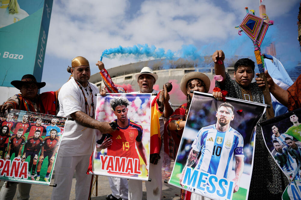 Peruanski šamani izvode ritual kako bi predvidjeli ishod finala Svjetskog prvenstva 2026. između Španije i Argentine: Detalj iz Lime, glavnog grada Perua, Foto: Reuters