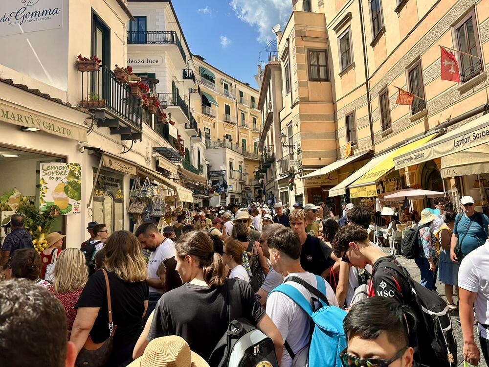 Navala turista u Amalfiju