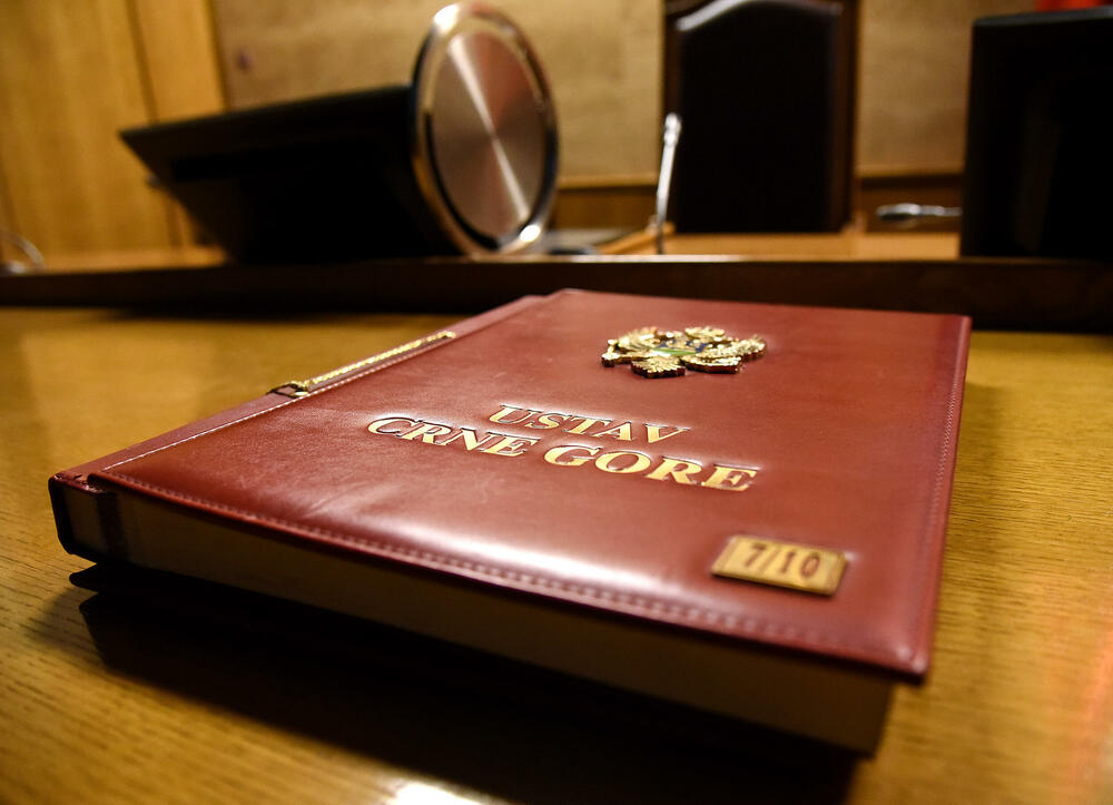 HRA: Selektivno tumačenje Ustava