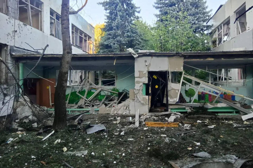 Oštećena zgrada vrtića nakon napada ukrajinskim dronom, prema navodima regionalnih vlasti, tokom rusko-ukrajinskog sukoba, u gradu Elektrostalju, u Moskovskoj oblasti, Foto: Reuters