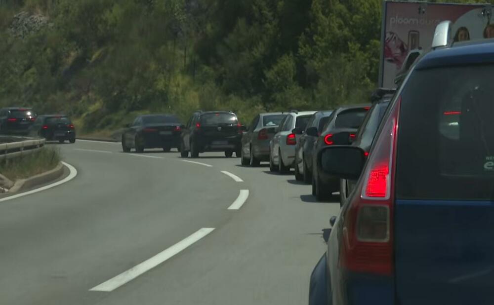 Ogromne gužve prema moru i ove subote: Kolone u oba pravca na putu...