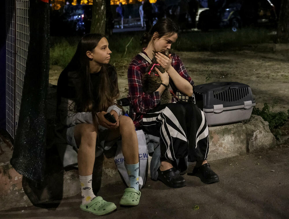 <p>Niz snažnih eksplozija odjekivao je gradom tokom napada u kojem je upotrijebljena 41 raketa različitih tipova i u kojem su razorene zgrade u nekoliko gradskih četvrti</p>