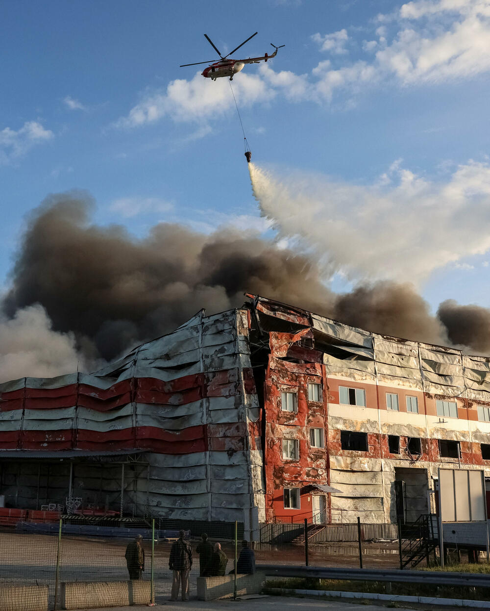 <p>Niz snažnih eksplozija odjekivao je gradom tokom napada u kojem je upotrijebljena 41 raketa različitih tipova i u kojem su razorene zgrade u nekoliko gradskih četvrti</p>