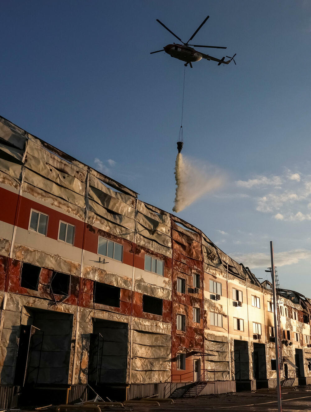 <p>Niz snažnih eksplozija odjekivao je gradom tokom napada u kojem je upotrijebljena 41 raketa različitih tipova i u kojem su razorene zgrade u nekoliko gradskih četvrti</p>