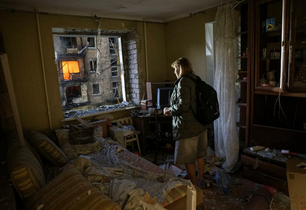 <p>Niz snažnih eksplozija odjekivao je gradom tokom napada u kojem je upotrijebljena 41 raketa različitih tipova i u kojem su razorene zgrade u nekoliko gradskih četvrti</p>