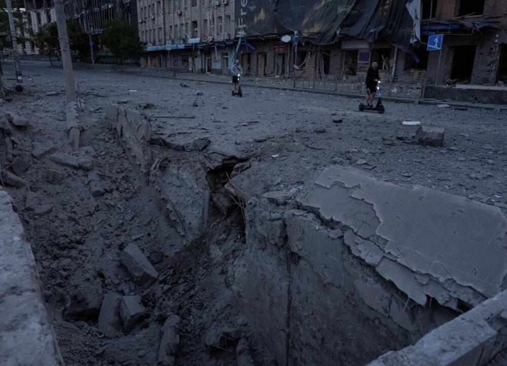 <p>Niz snažnih eksplozija odjekivao je gradom tokom napada u kojem je upotrijebljena 41 raketa različitih tipova i u kojem su razorene zgrade u nekoliko gradskih četvrti</p>