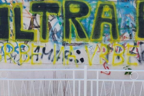 Wegen Graffiti hat die Oberstaatsanwaltschaft in Bijelo Polje...