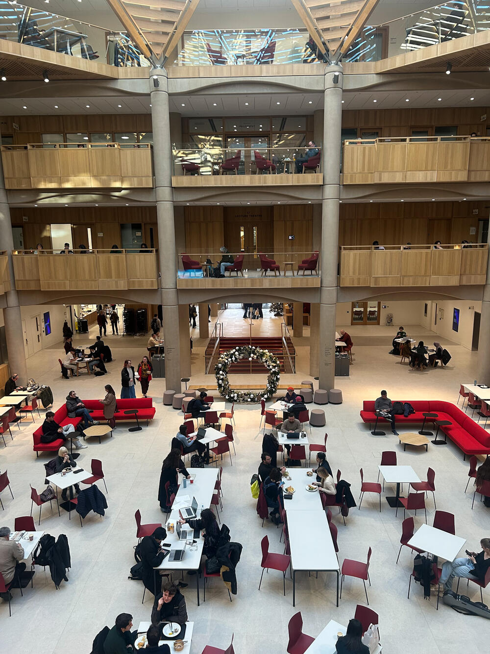 Schwarzman Centre for the Humanities u kojoj se nalazi  Institut za etiku u vještačkoj inteligenciji čiji je Veljović član