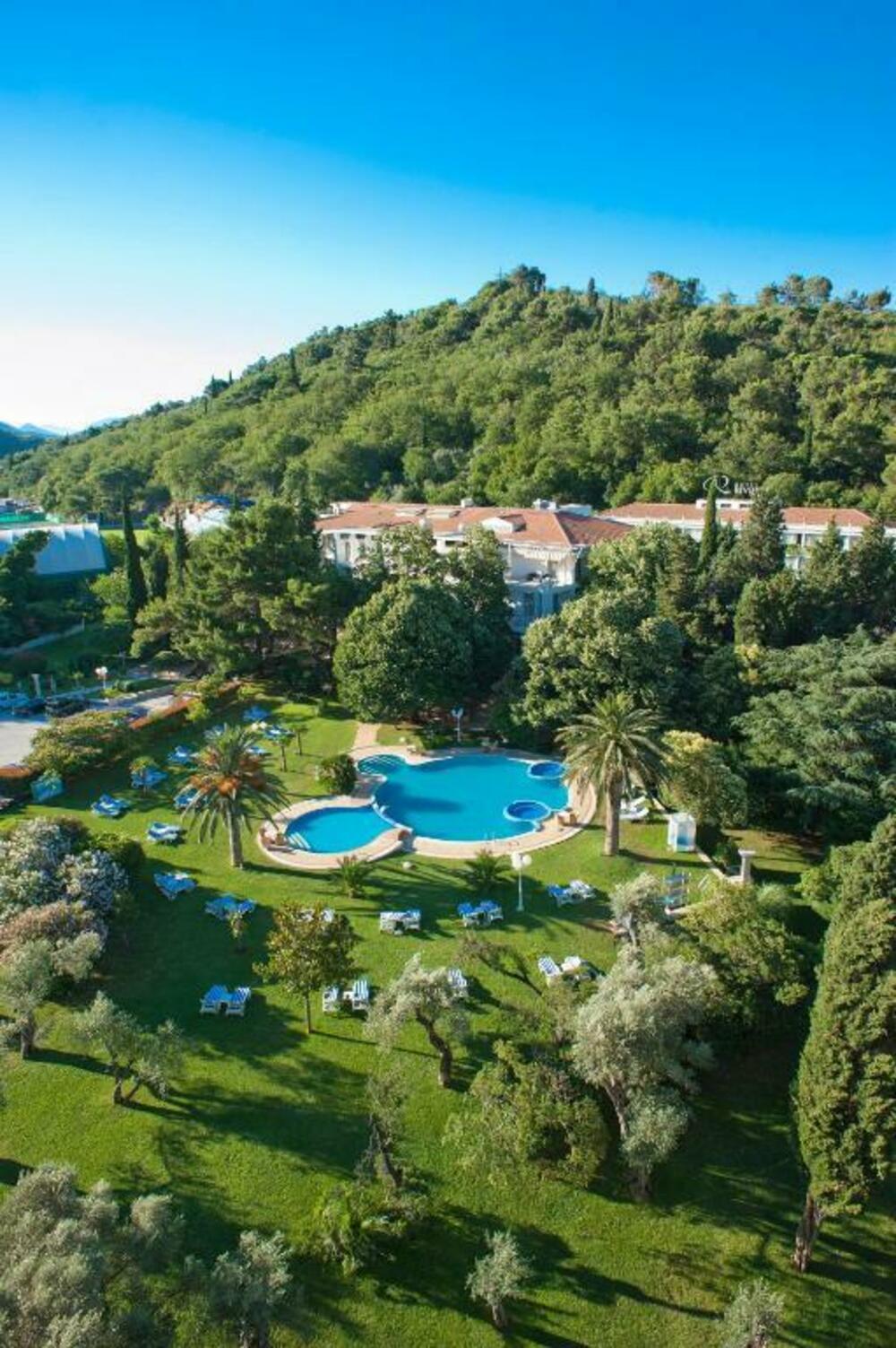 Rad na crno uz amin države: Ko upravlja hotelom "Rivijera" u...