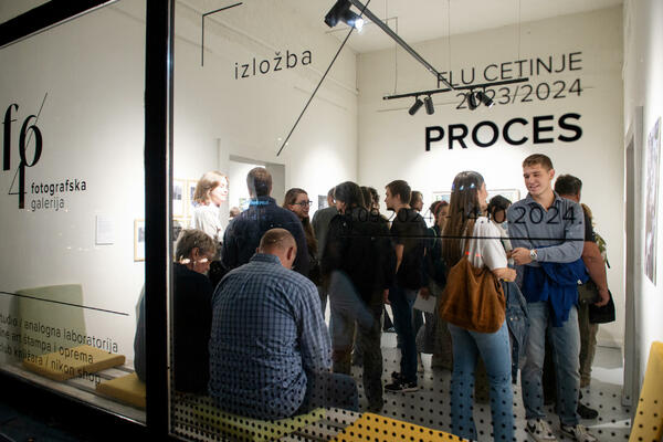 Pola decenije fotografskog centra