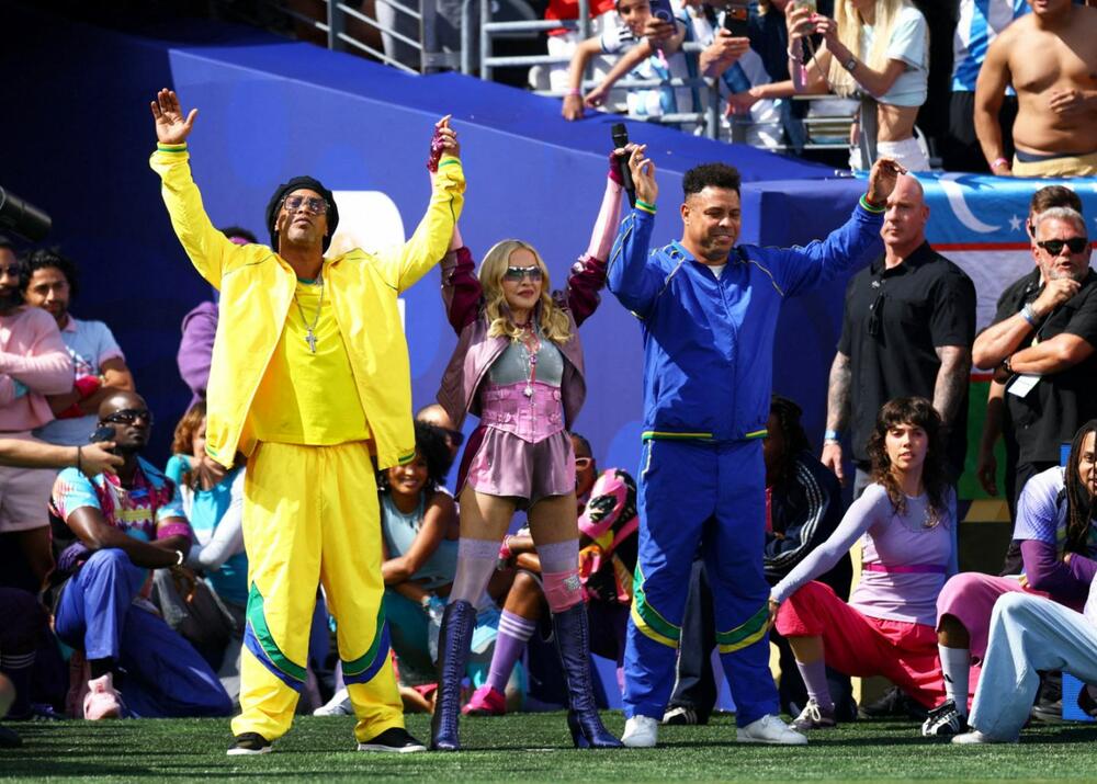 Ronaldinjo, Madona i Ronaldo