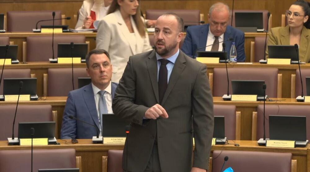 Nikolić: Hitno smanjiti akcize na gorivo, spriječiti novi udar na...