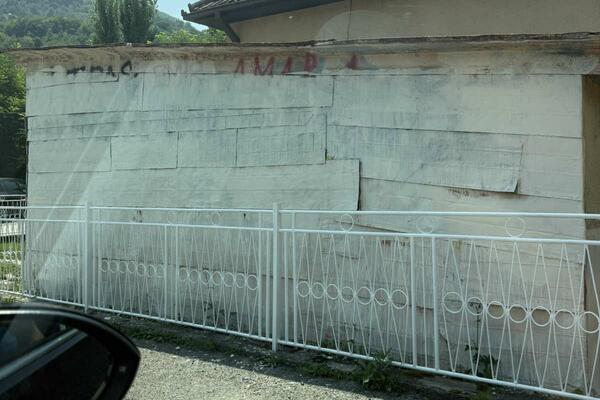 Beleidigendes Graffiti in Bijelo Polje übermalt, rief Smolović...