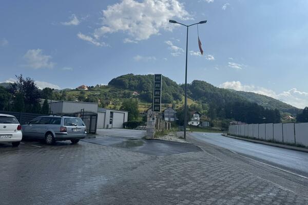 Bijelo Polje: Mehrere Staatsflaggen beschädigt, Gefährdung...