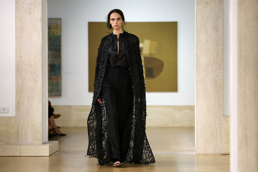 <p>U Nacionalnoj galeriji moderne i savremene umjetnosti u Rimu održana je revija kreacija iz nove Fendijeve kolekcije.</p>