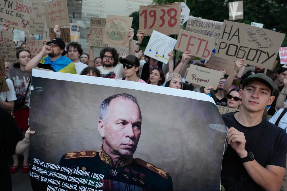 Sirski pred smjenom poslije višednevnih protesta