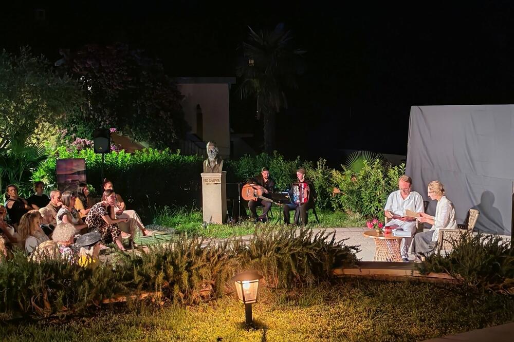 Sa sinoćnjeg izvođenja performansa u Herceg Novom, Foto: Kuća nobelovca Iva Andrića
