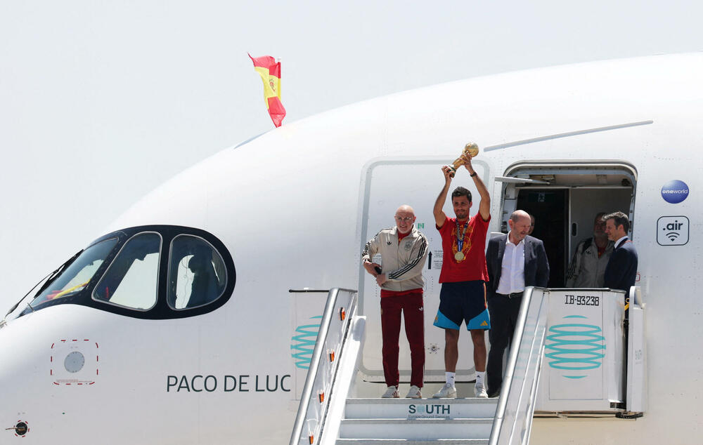 <p>"Ulice su i prije dolaska heroja bile pune. Na njima nema ni jednog slobodnog centimetara. Madrid je odmah bio spreman da pruži pravi doček", napisala je "Marka"</p>