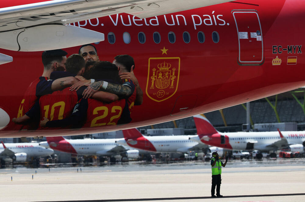 <p>"Ulice su i prije dolaska heroja bile pune. Na njima nema ni jednog slobodnog centimetara. Madrid je odmah bio spreman da pruži pravi doček", napisala je "Marka"</p>