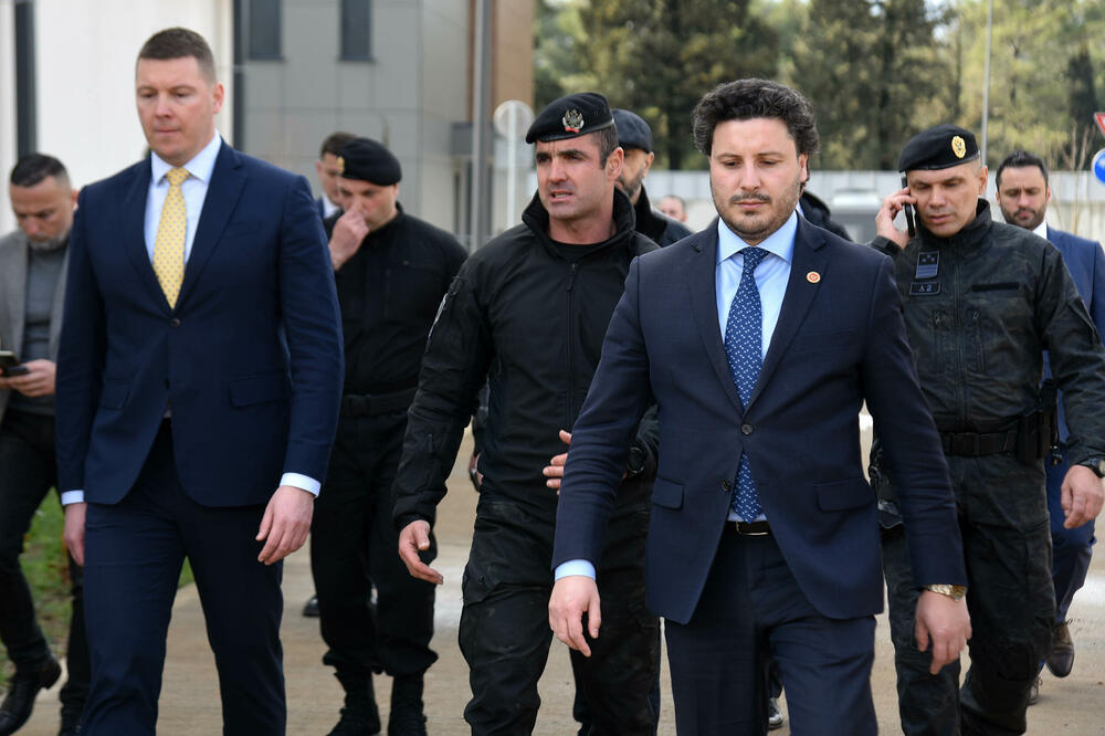 Abazović i Adžić dok su bili na funkcijama u Vladi, Foto: BORIS PEJOVIC