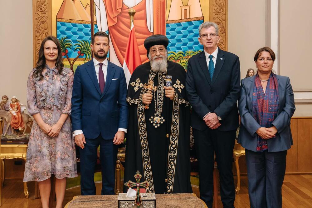<p>Milatović se u Kairu sastao sa El Tajebom, kao i sa Tavadrosom II, poglavarom Koptske pravoslavne crkve i papom Aleksandrije<br /> </p>