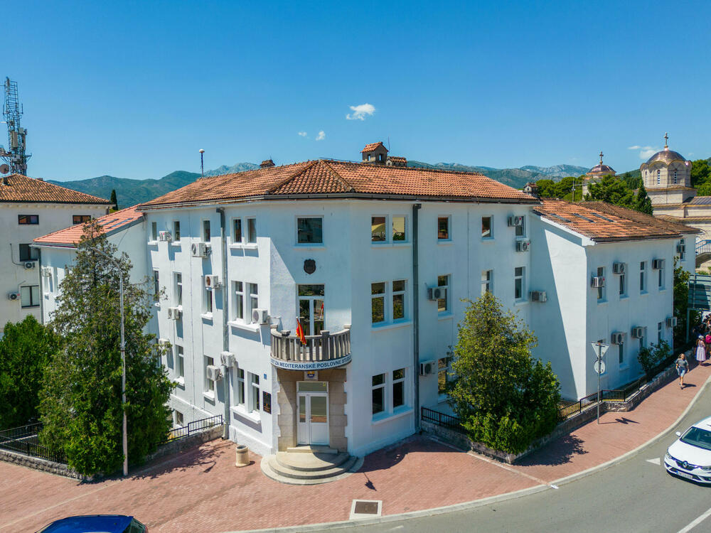 Nova fasada na staroj zgradi Opštine Tivat