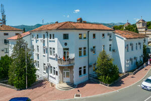 Nova fasada na staroj zgradi Opštine Tivat