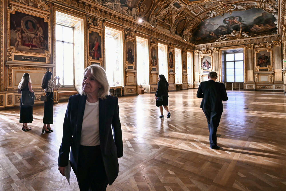 <p>Posjetioci će sada moći da obiđu velelepnu sobu galerije, da gledaju njen pozlaćeni plafon i grčke freske na putu do Mona Lize - ali neće moći da vide ni krunski nakit ni prazna mkesta na kojem su dragulji bili izloženi</p>